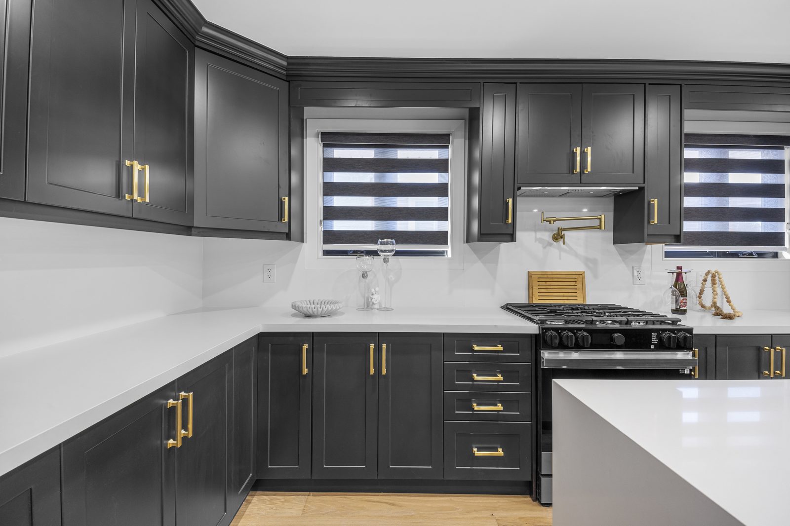 Kitchen range and pot filler detail